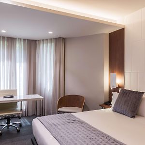 Zimmer mit Kingsize-Bett